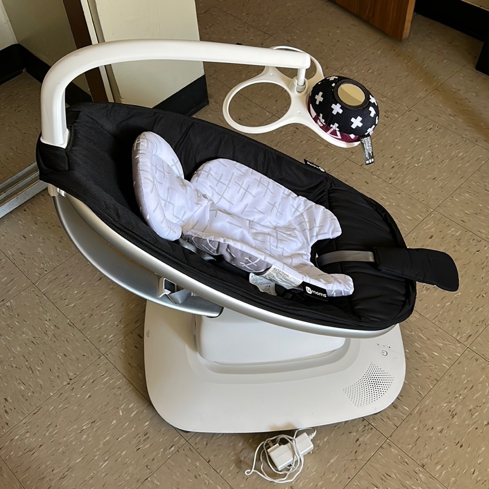 4Moms  MamaRoo Baby Swing !